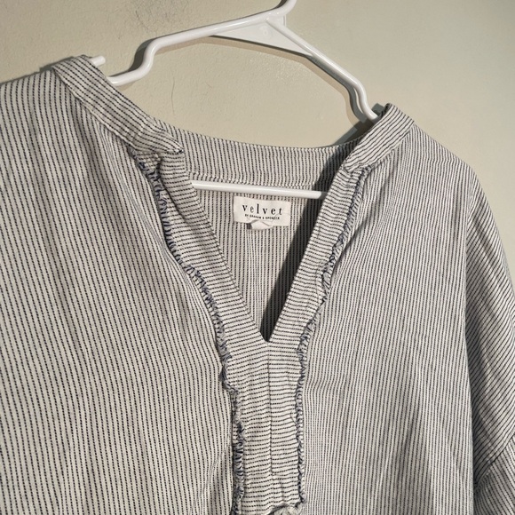 Velvet By Graham and Spencer White and Black Striped Oversize Cotton Top Medium - Picture 2 of 9